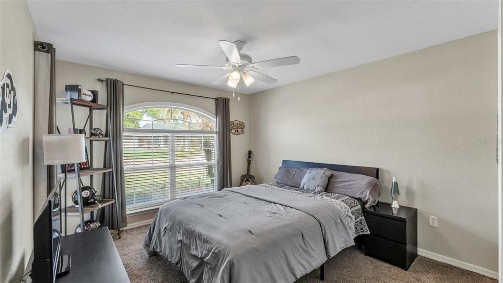 Activo con contrato: $439,900 (5 camas, 3 baños, 2527 Pies cuadrados)