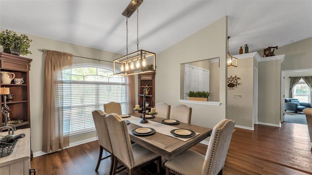 Activo con contrato: $439,900 (5 camas, 3 baños, 2527 Pies cuadrados)