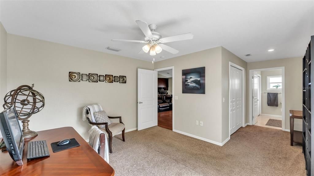 Activo con contrato: $439,900 (5 camas, 3 baños, 2527 Pies cuadrados)