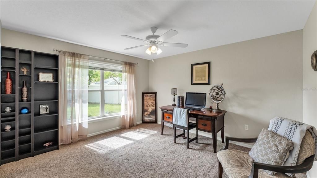 Activo con contrato: $439,900 (5 camas, 3 baños, 2527 Pies cuadrados)