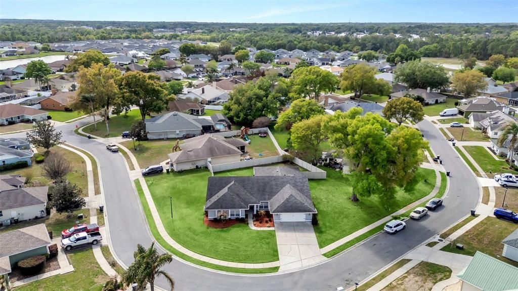 Activo con contrato: $439,900 (5 camas, 3 baños, 2527 Pies cuadrados)