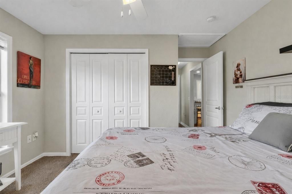 Activo con contrato: $439,900 (5 camas, 3 baños, 2527 Pies cuadrados)
