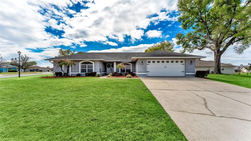 Activo con contrato: $439,900 (5 camas, 3 baños, 2527 Pies cuadrados)