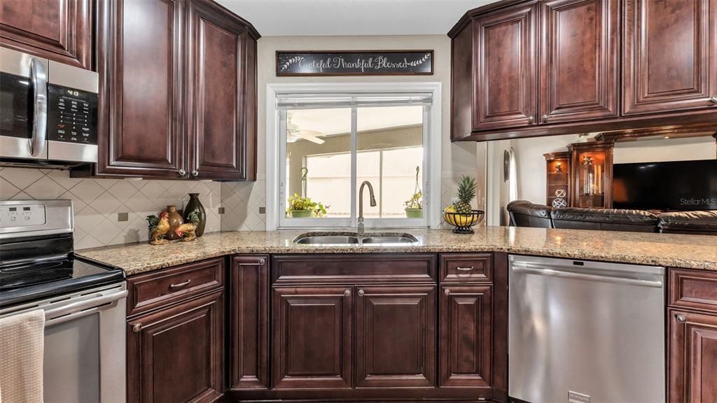 Activo con contrato: $439,900 (5 camas, 3 baños, 2527 Pies cuadrados)