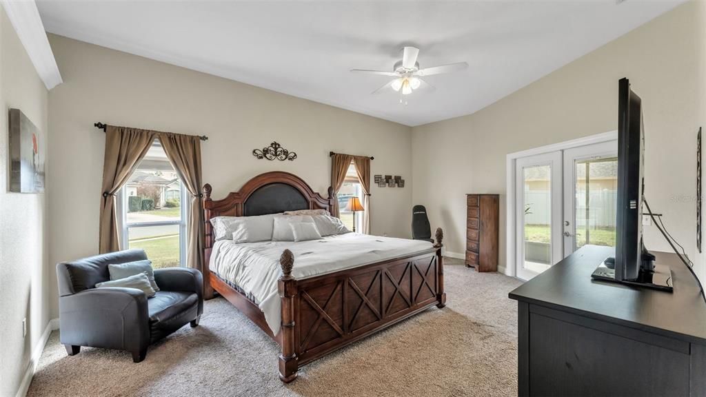 Activo con contrato: $439,900 (5 camas, 3 baños, 2527 Pies cuadrados)