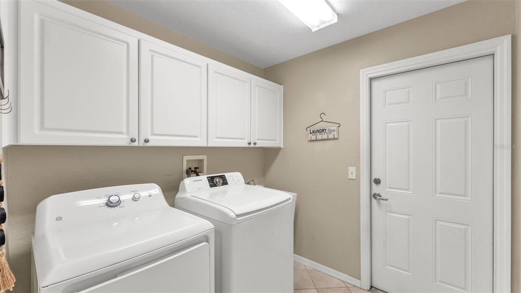Activo con contrato: $439,900 (5 camas, 3 baños, 2527 Pies cuadrados)