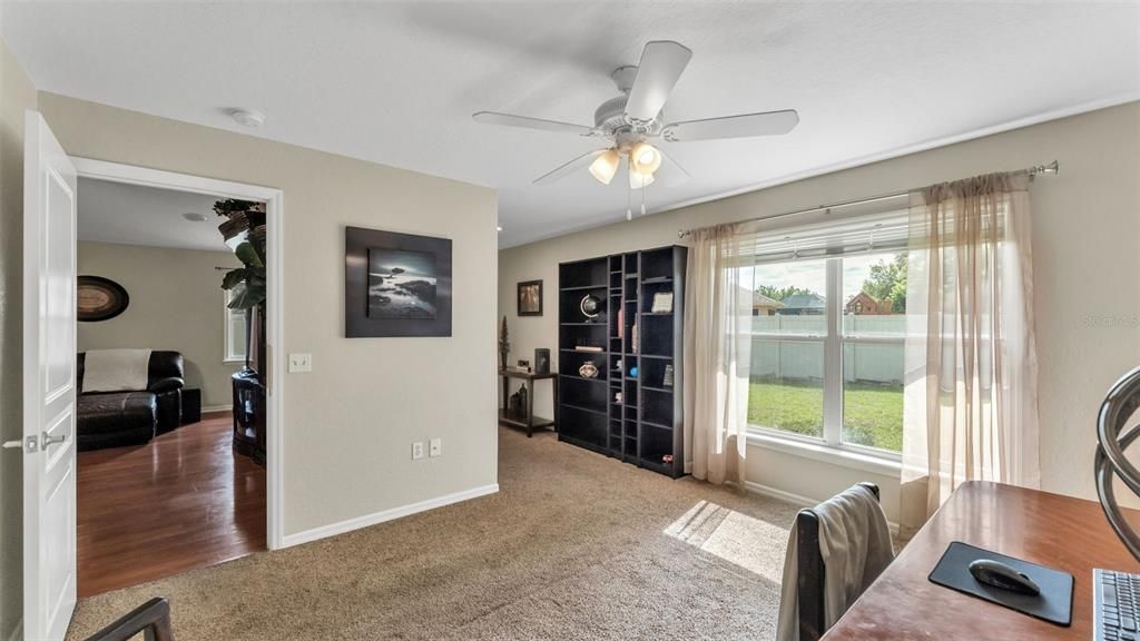 Activo con contrato: $439,900 (5 camas, 3 baños, 2527 Pies cuadrados)