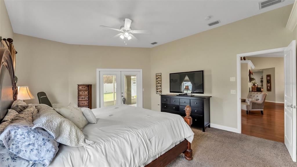 Activo con contrato: $439,900 (5 camas, 3 baños, 2527 Pies cuadrados)