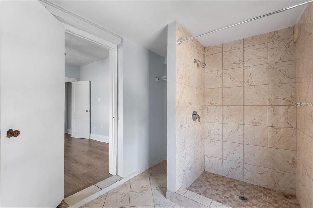 Active With Contract: $2,450 (3 beds, 2 baths, 1223 Square Feet)