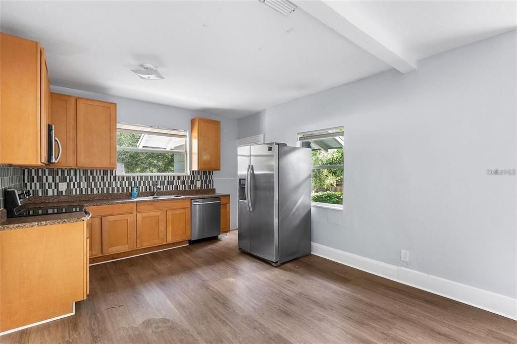 Active With Contract: $2,450 (3 beds, 2 baths, 1223 Square Feet)
