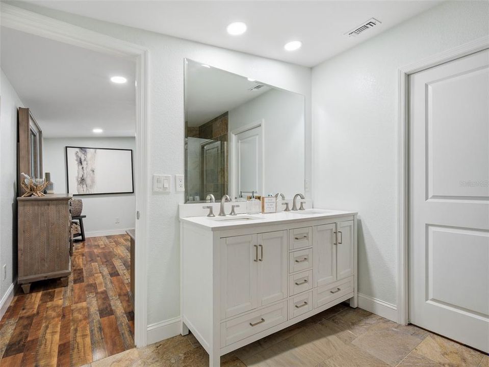 En Venta: $1,150,000 (4 camas, 4 baños, 2829 Pies cuadrados)