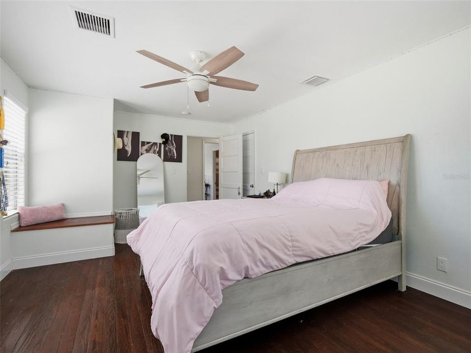 En Venta: $1,150,000 (4 camas, 4 baños, 2829 Pies cuadrados)