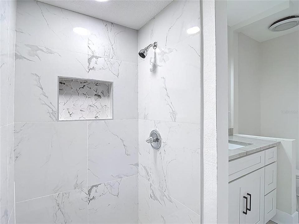Activo con contrato: $789,000 (4 camas, 3 baños, 2925 Pies cuadrados)