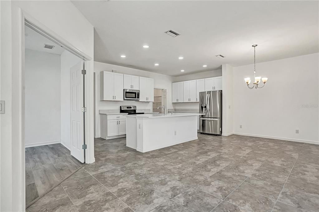 Active With Contract: $360,000 (3 beds, 2 baths, 1619 Square Feet)