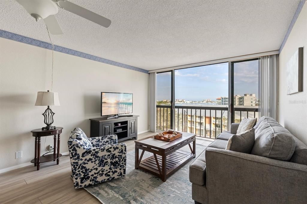 For Rent: $2,200 (1 beds, 1 baths, 760 Square Feet)