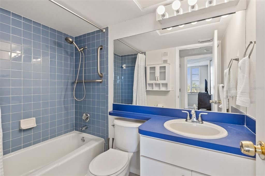 For Rent: $2,200 (1 beds, 1 baths, 760 Square Feet)