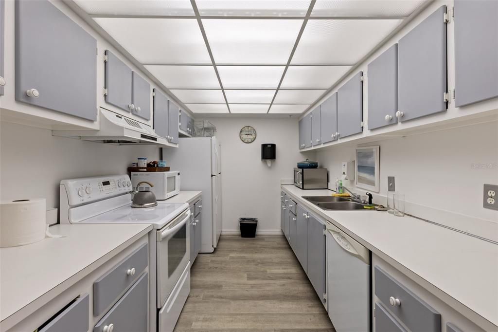 For Rent: $2,200 (1 beds, 1 baths, 760 Square Feet)
