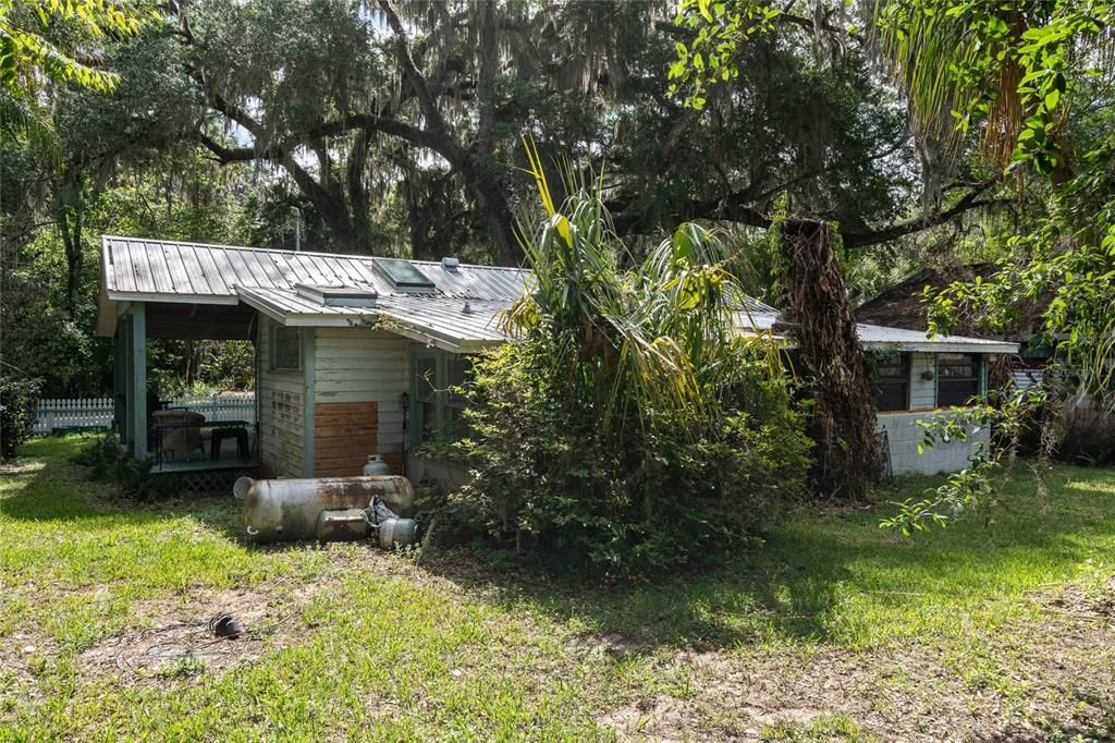 For Sale: $289,900 (2 beds, 1 baths, 736 Square Feet)