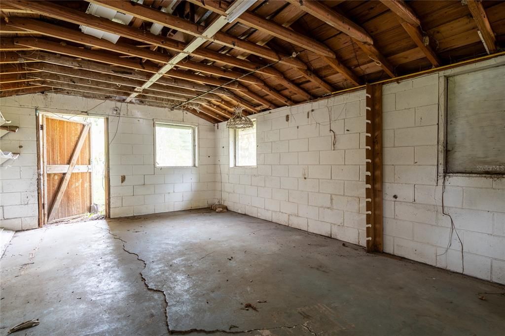 For Sale: $289,900 (2 beds, 1 baths, 736 Square Feet)