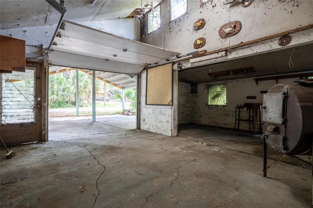 For Sale: $289,900 (2 beds, 1 baths, 736 Square Feet)