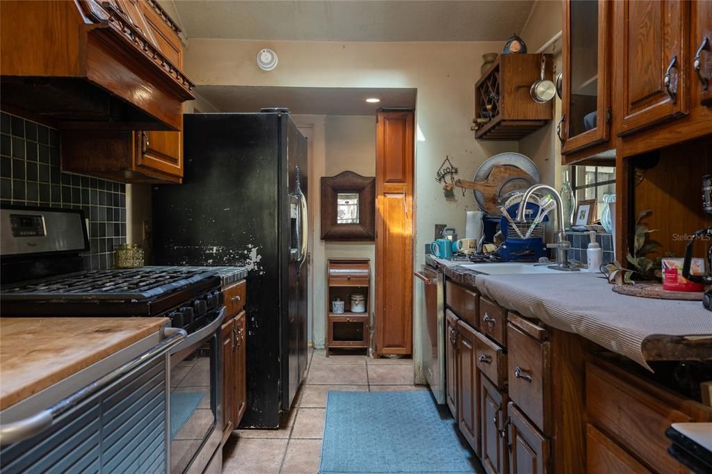 For Sale: $289,900 (2 beds, 1 baths, 736 Square Feet)