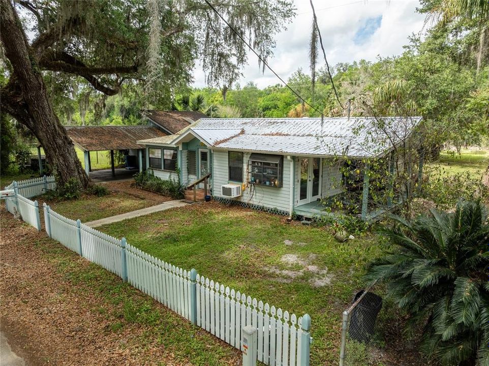 For Sale: $289,900 (2 beds, 1 baths, 736 Square Feet)