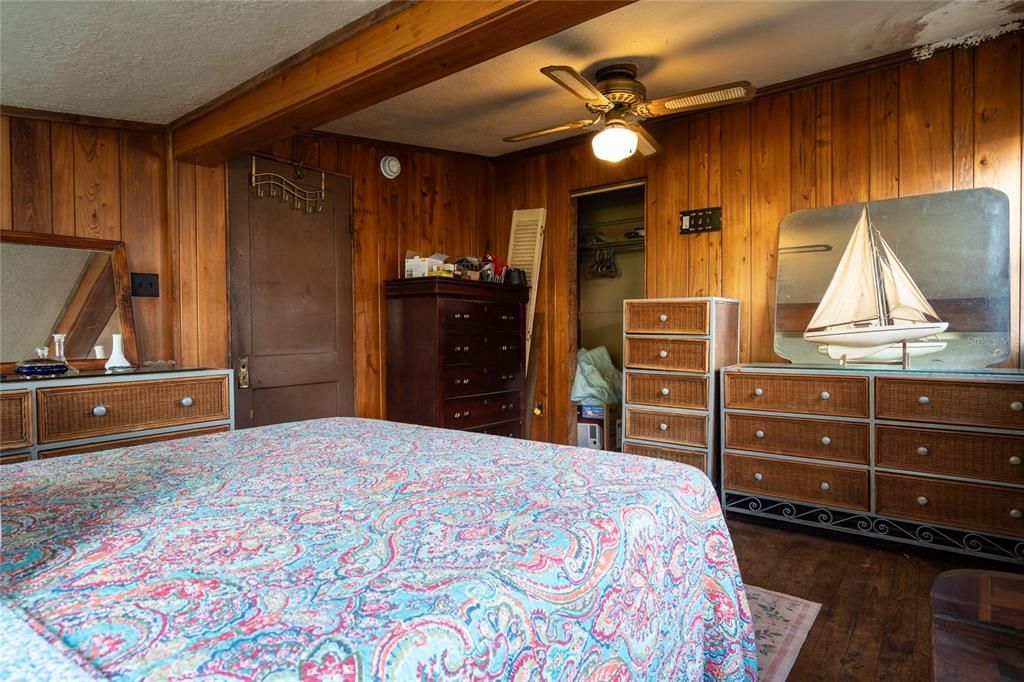 For Sale: $289,900 (2 beds, 1 baths, 736 Square Feet)