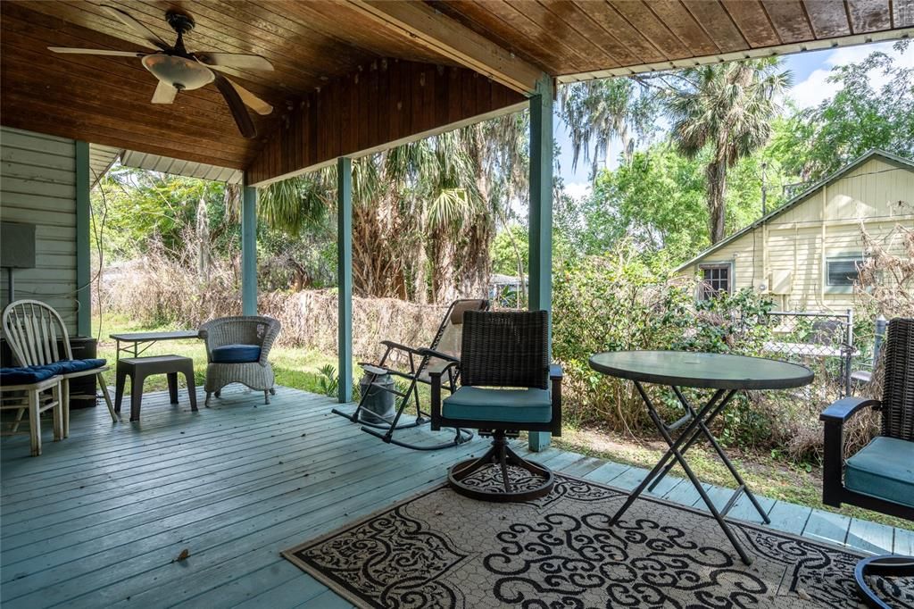 For Sale: $289,900 (2 beds, 1 baths, 736 Square Feet)