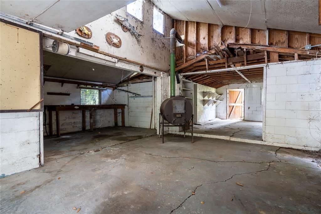 For Sale: $289,900 (2 beds, 1 baths, 736 Square Feet)