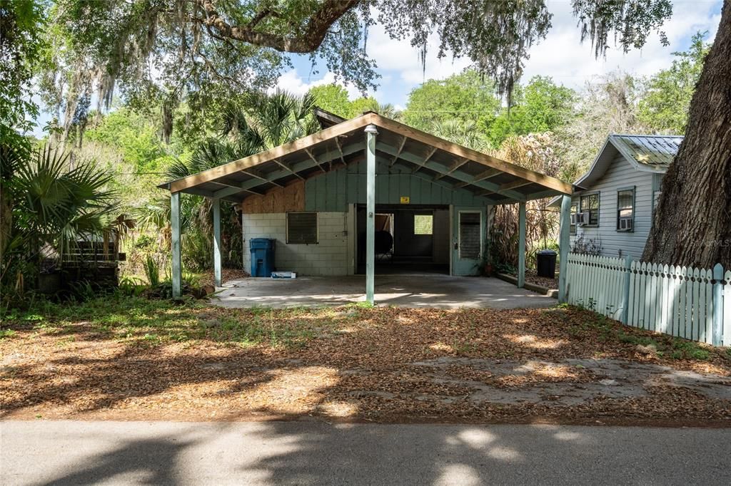 For Sale: $289,900 (2 beds, 1 baths, 736 Square Feet)