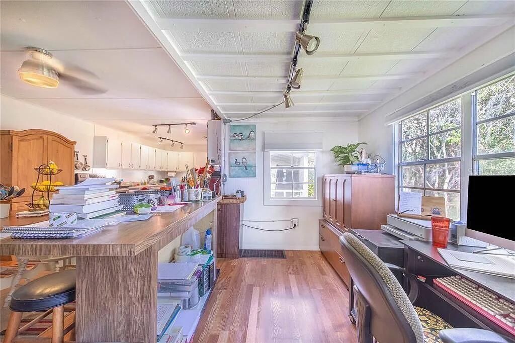 На продажу: $232,900 (4 спален, 3 ванн, 1800 Квадратных фут)