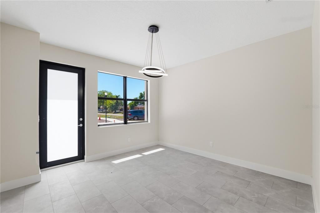 Activo con contrato: $650,000 (4 camas, 3 baños, 2100 Pies cuadrados)