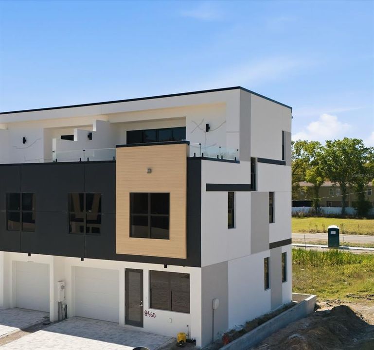 Activo con contrato: $650,000 (4 camas, 3 baños, 2100 Pies cuadrados)