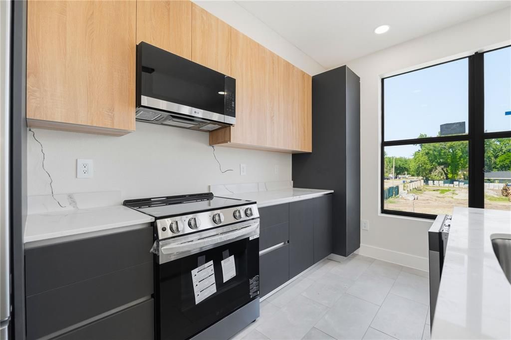 Activo con contrato: $650,000 (4 camas, 3 baños, 2100 Pies cuadrados)