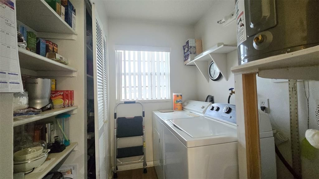 На продажу: $159,900 (2 спален, 2 ванн, 1106 Квадратных фут)