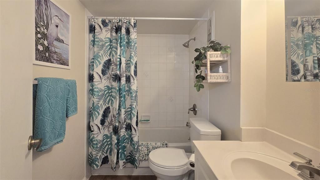На продажу: $159,900 (2 спален, 2 ванн, 1106 Квадратных фут)