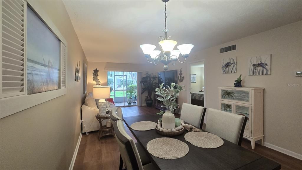 На продажу: $159,900 (2 спален, 2 ванн, 1106 Квадратных фут)