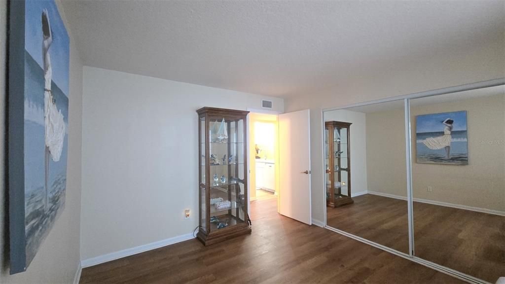 На продажу: $159,900 (2 спален, 2 ванн, 1106 Квадратных фут)
