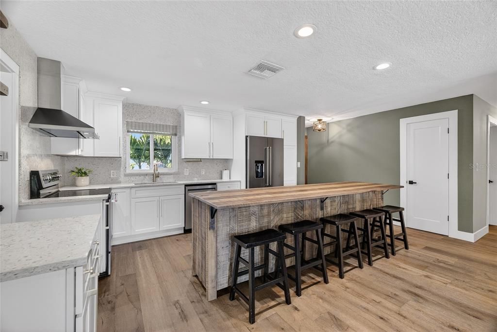 For Sale: $1,600,000 (3 beds, 2 baths, 1436 Square Feet)