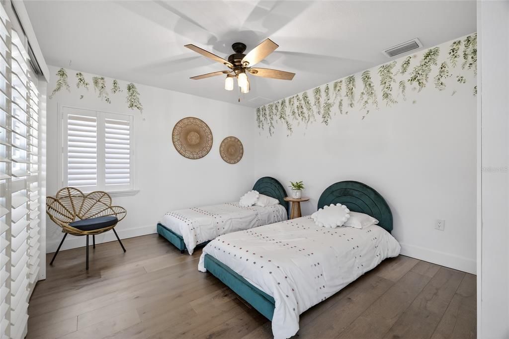 For Sale: $1,600,000 (3 beds, 2 baths, 1436 Square Feet)