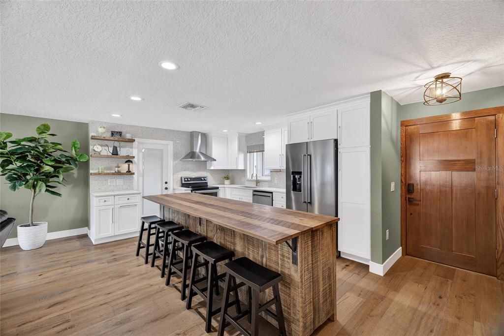 For Sale: $1,600,000 (3 beds, 2 baths, 1436 Square Feet)