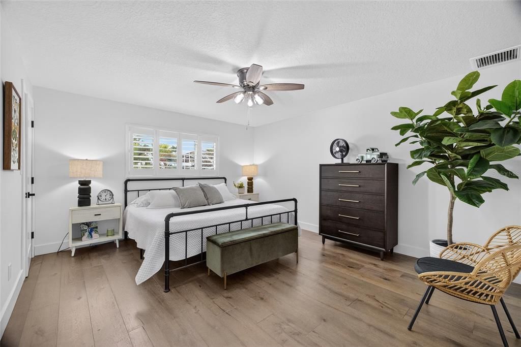 For Sale: $1,600,000 (3 beds, 2 baths, 1436 Square Feet)
