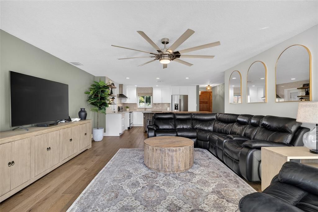 For Sale: $1,600,000 (3 beds, 2 baths, 1436 Square Feet)