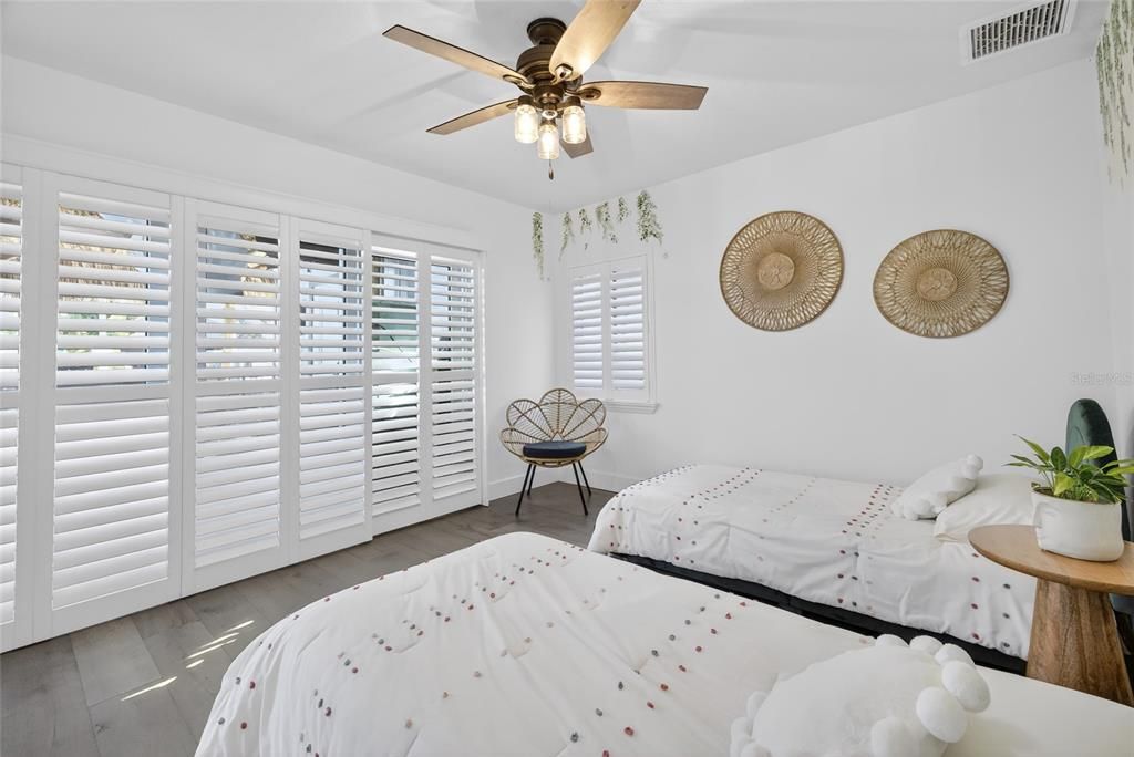 For Sale: $1,600,000 (3 beds, 2 baths, 1436 Square Feet)