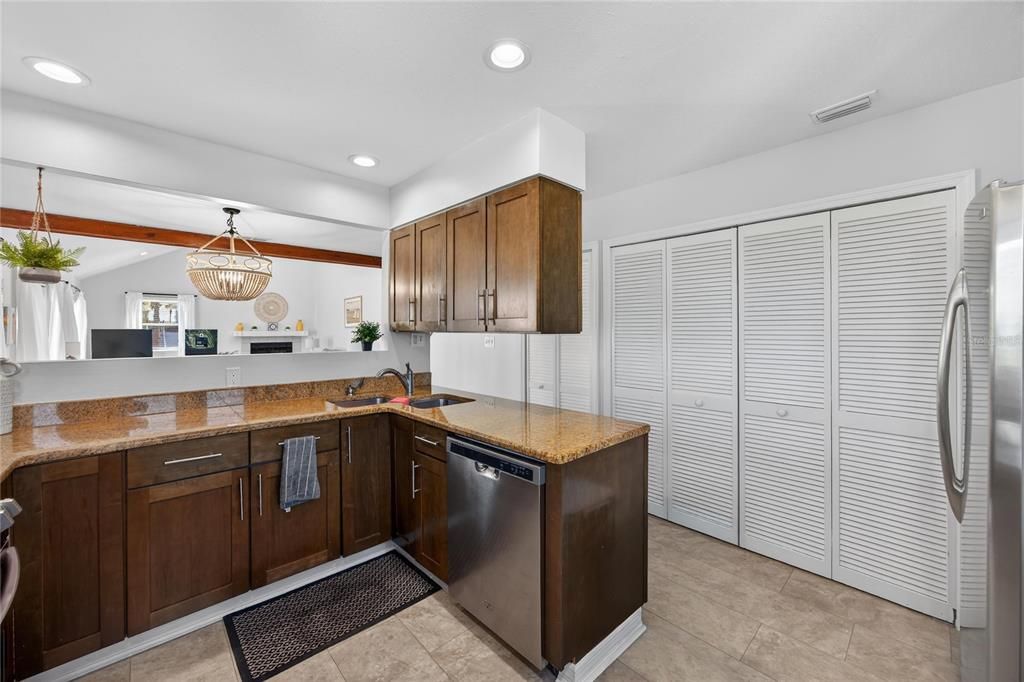 En Venta: $975,000 (3 camas, 2 baños, 1672 Pies cuadrados)