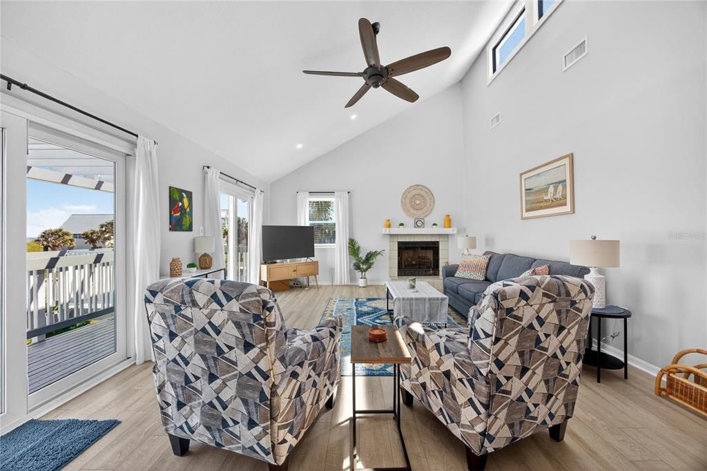 En Venta: $975,000 (3 camas, 2 baños, 1672 Pies cuadrados)