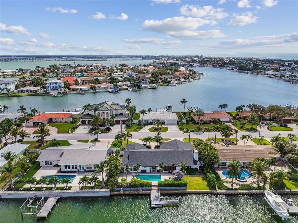 En Venta: $1,999,000 (5 camas, 3 baños, 3463 Pies cuadrados)