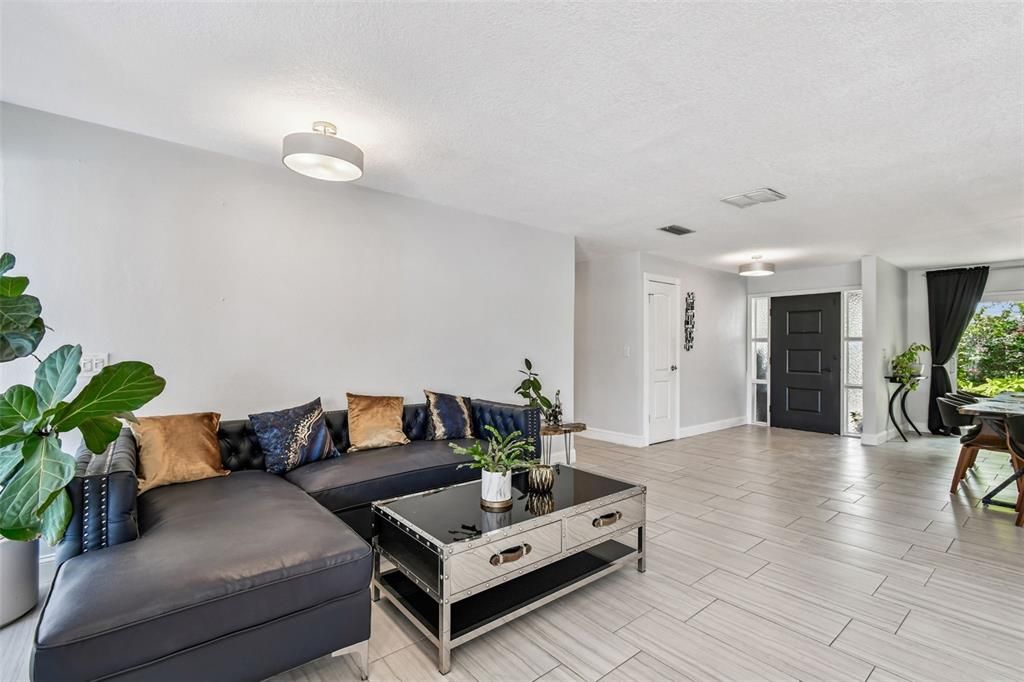 En Venta: $1,999,000 (5 camas, 3 baños, 3463 Pies cuadrados)