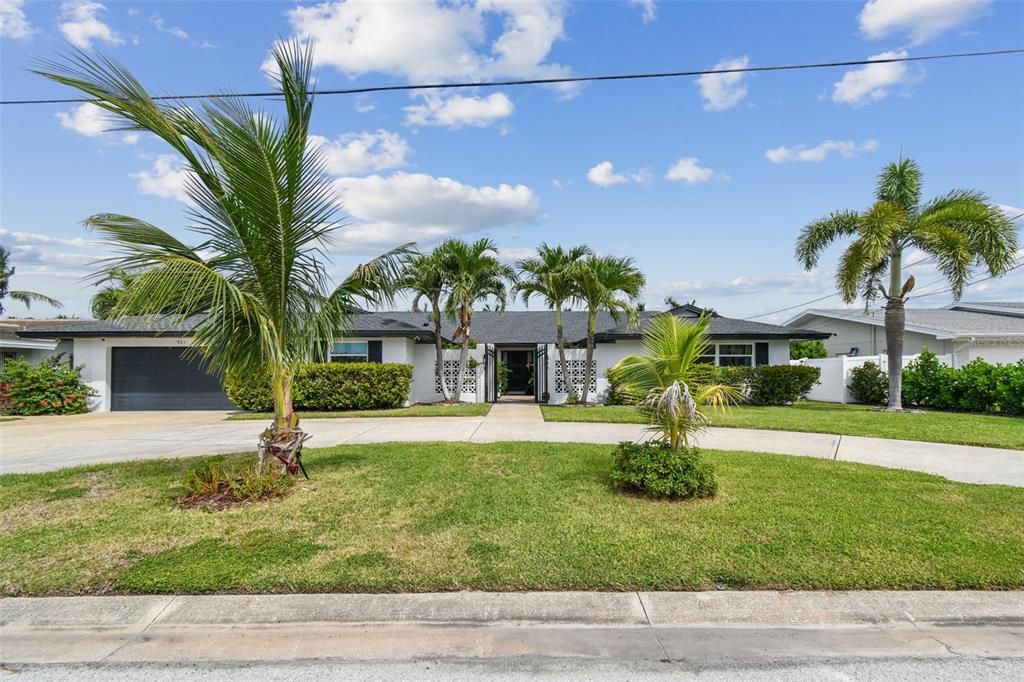 En Venta: $1,999,000 (5 camas, 3 baños, 3463 Pies cuadrados)