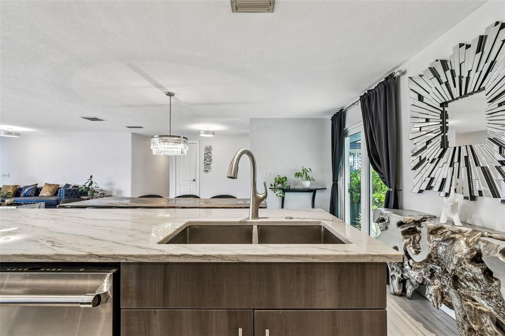 En Venta: $1,999,000 (5 camas, 3 baños, 3463 Pies cuadrados)
